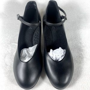 NEW Capezio Size 7.5W Women’s 550 Junior Footlight Character Shoe in Black